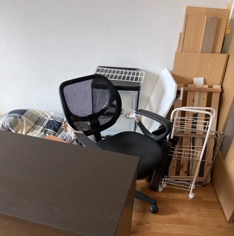 PCデスク、ローテーブル、本棚、椅子、収納ケース、布団等の回収